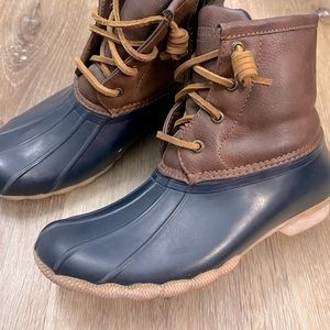 Navy Saltwater Sperry Duck Boots Girls (4) or Womens (5.5-6)